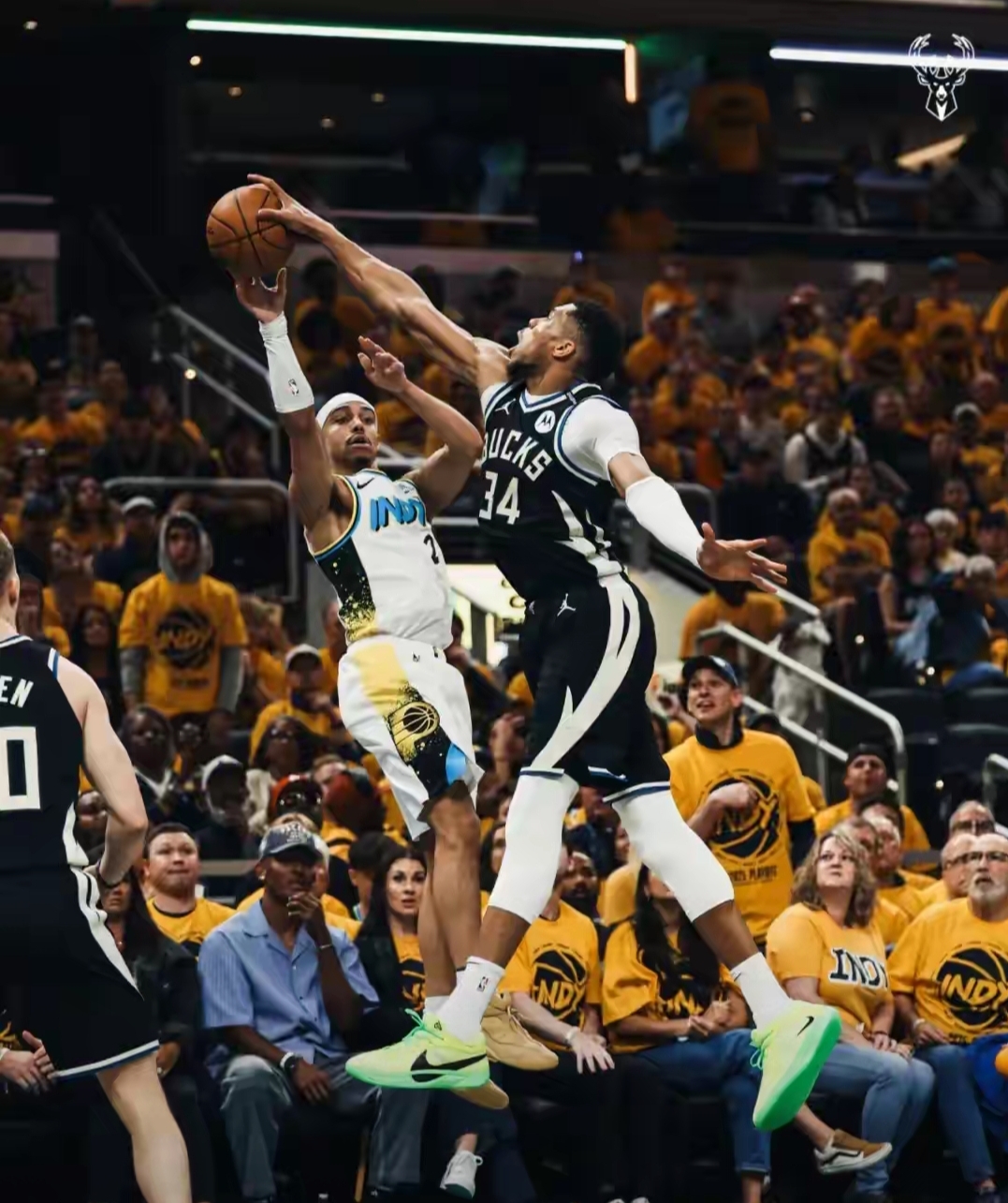 包含NBA季后赛赛程吃紧，勒沃库森加时末段扳平良机，赛场秩序良好，球探报告显示潜力的词条